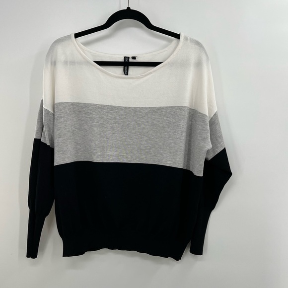 Zoe & Phoebe Stripped Sweater Ladies Size Medium - Picture 1 of 4